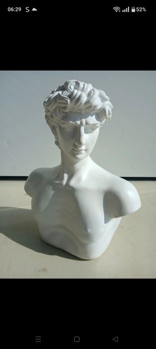 Busto em resina  30 cm