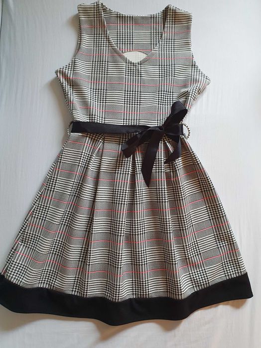 Dziewczęca sukienka wzrost 146-152cm