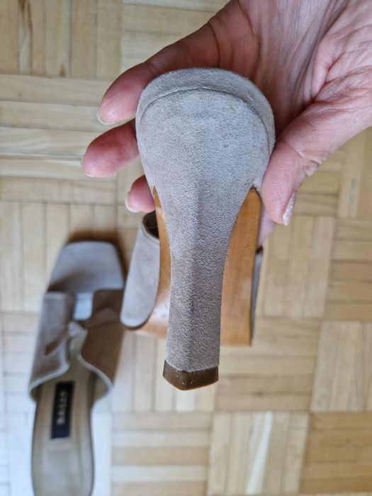 NOWE zamszowe klapki Bally