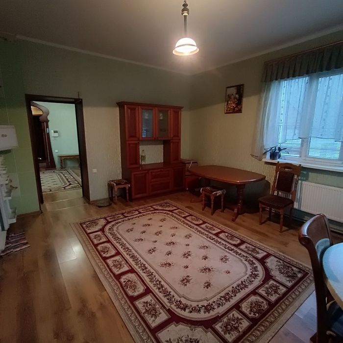 Продаж будинку з ремонтом в центрі