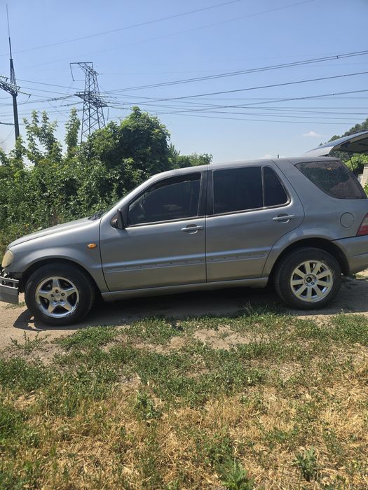 Mercedes-Benz ML320 1999 року, 3.2 літровий  V6, газ-бензин