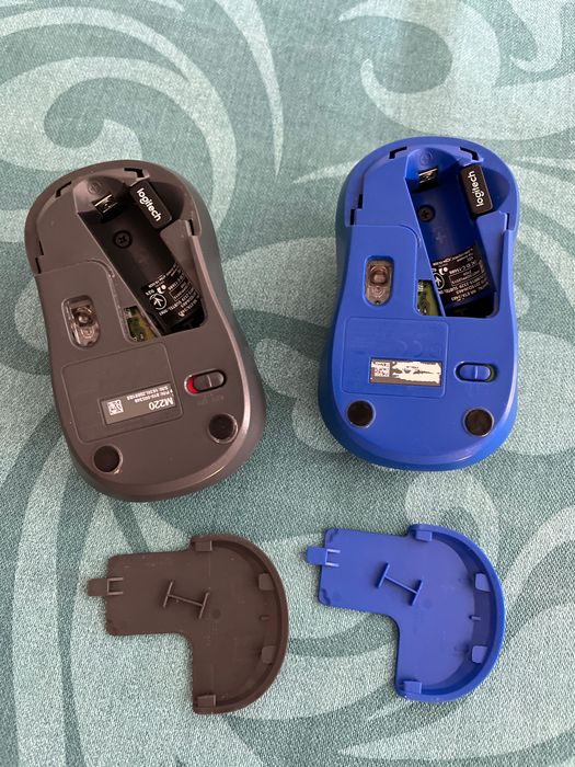 Rato Logitech M220 preto/azul Wireless (clique silencioso)