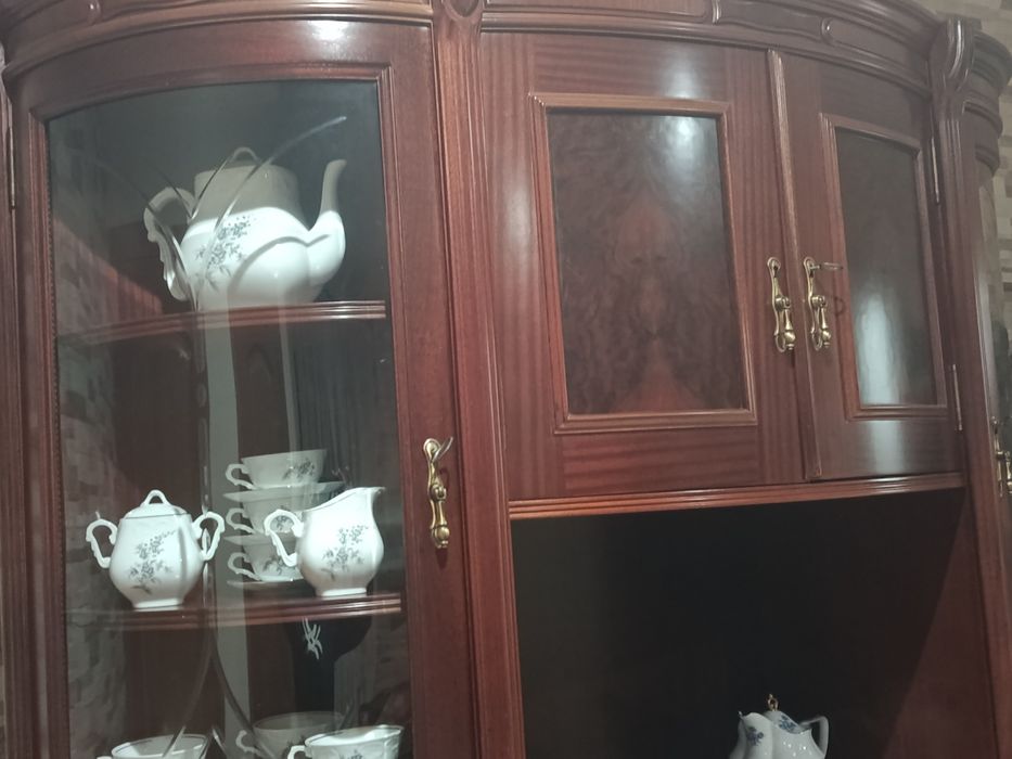 Sala jantar em mogno com raiz de nogueira