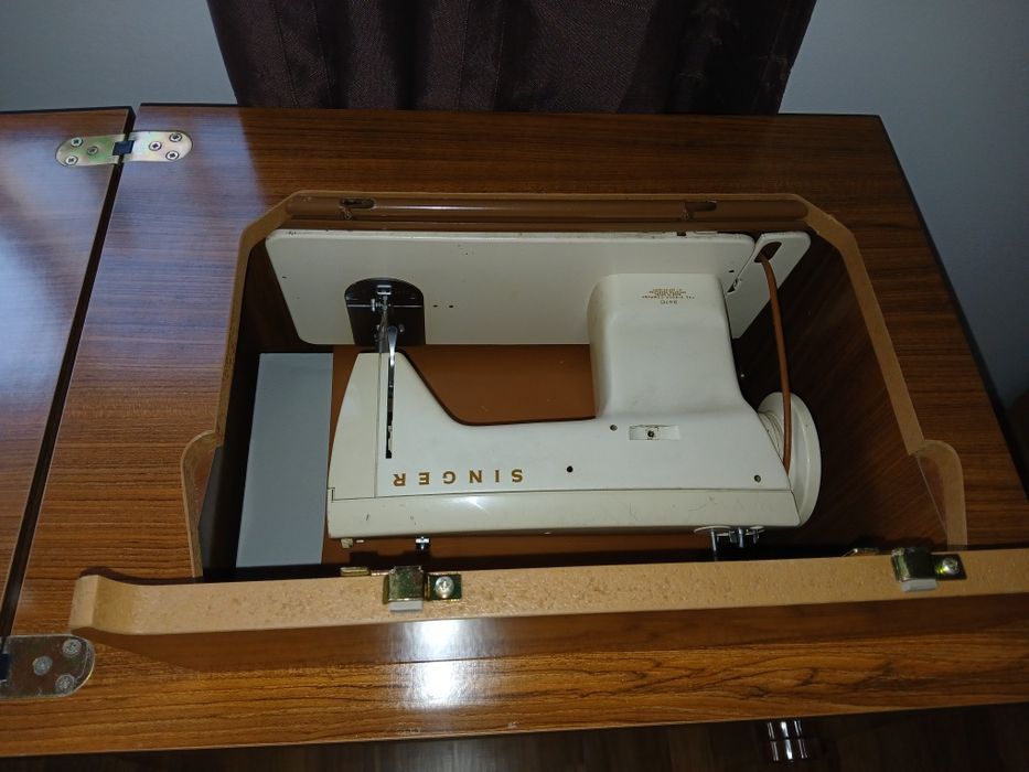 Máquina de costura Singer antiga