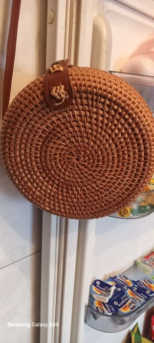 Продаю сумку круглу плетена з ротанга, колір коричневий