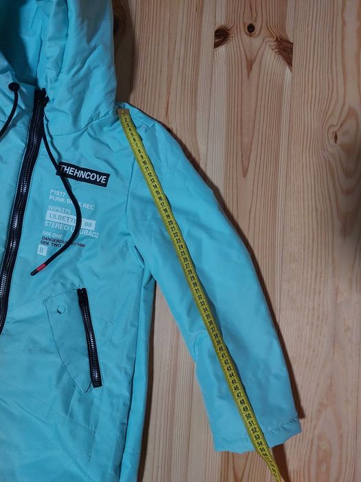 Осіння куртка для дівчинки ріст 140