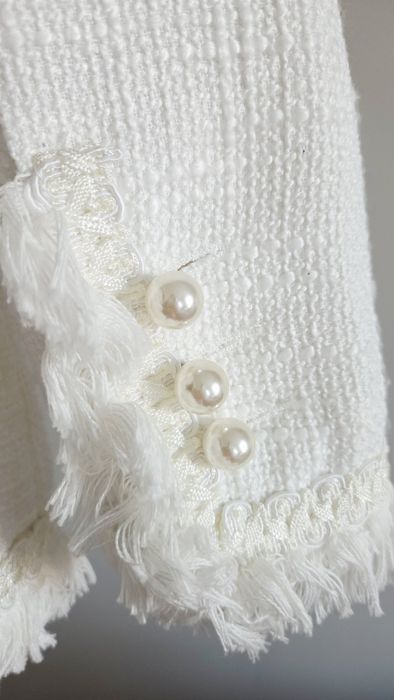 Biała kremowa marynarka z frędzlami guziki perły elegancka classic