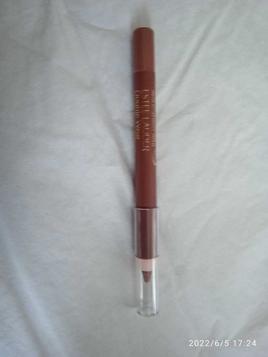 Kredka do ust Lauder Double Wear