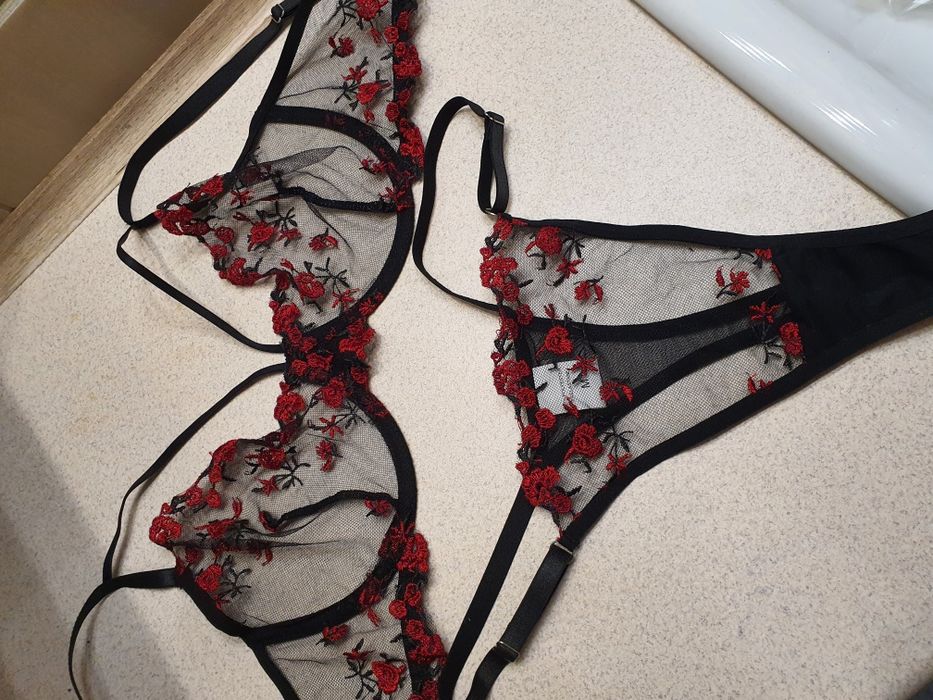 Nowy komplet bielizny koronka czarno czerwony prezent dzień kobiet