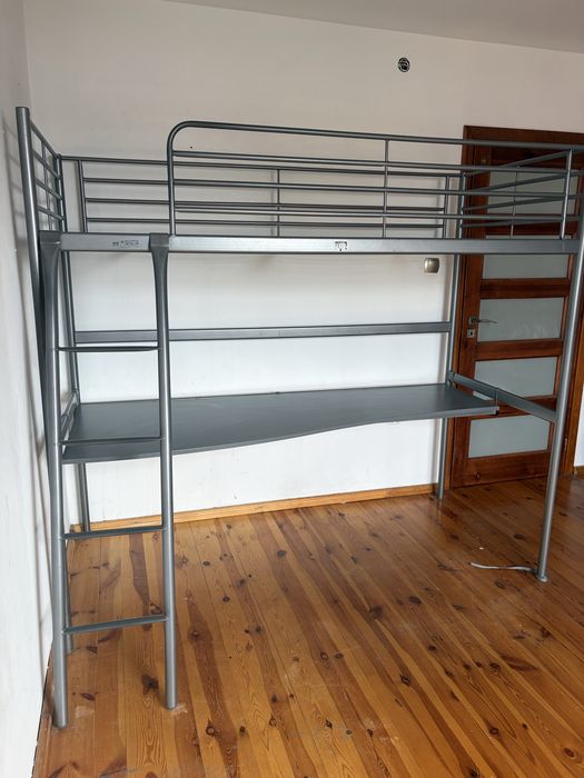 Łóżko piętrowe Ikea SVÄRTA z biurkiem