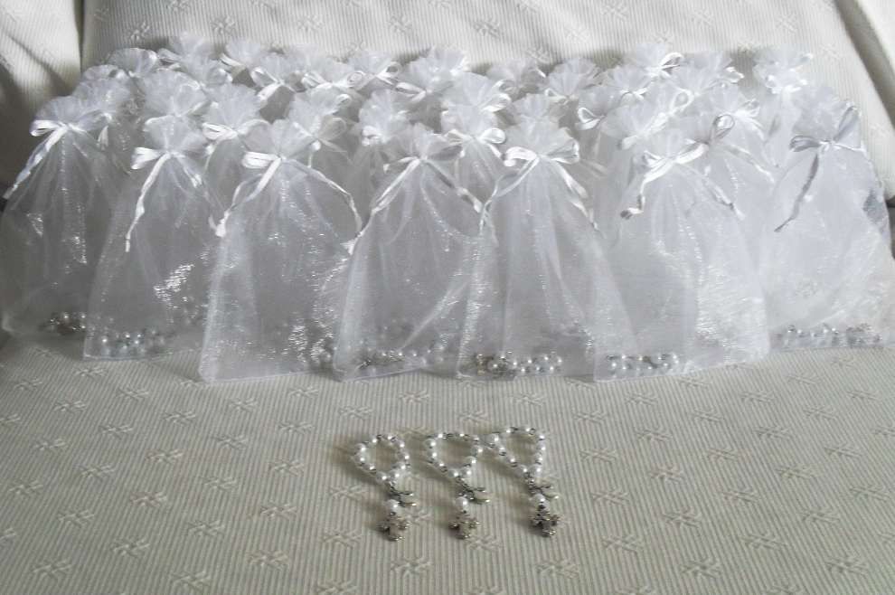 Dezena em branco e rosa com anjinho e crucifixo