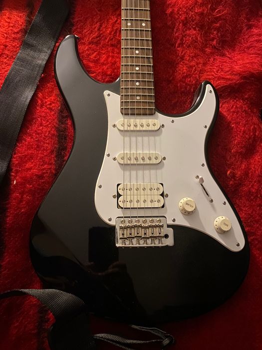 Guitarra yamaha stat pacífica