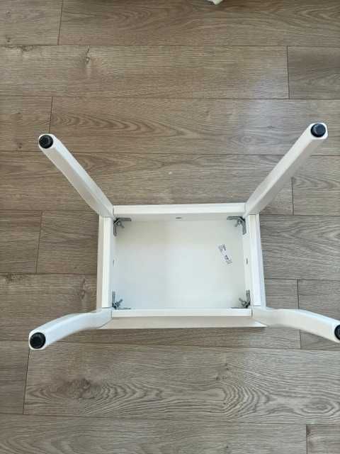 Stołek Tinius Ikea biały pasuje do toaletki Hemnes