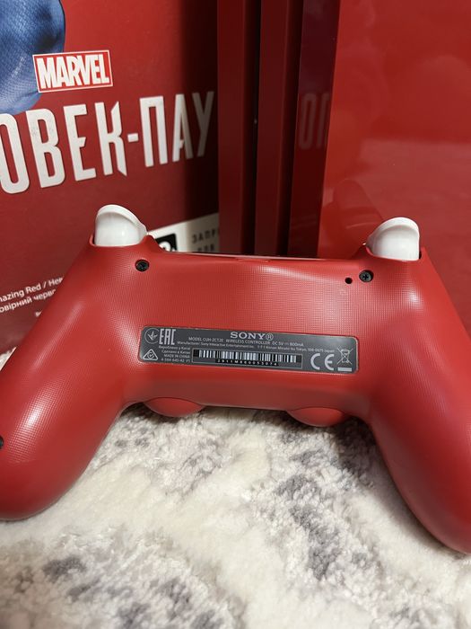 Продам PS 4 pro Limited edition Spider Man