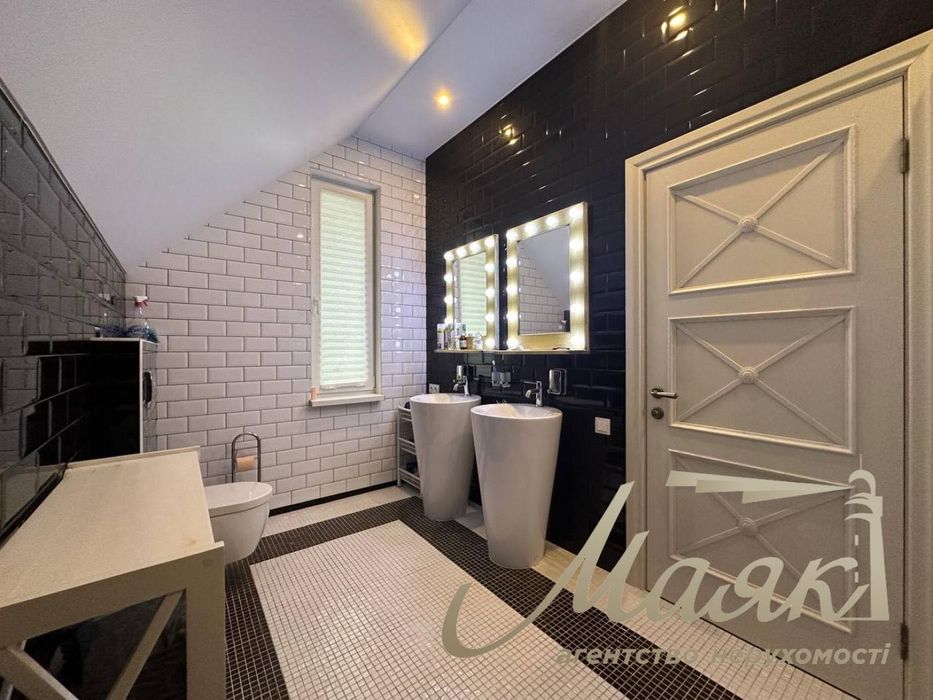 Затишний, ексклюзивний будинок в с-щі Володимирівське.