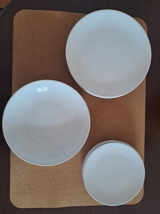 Conjunto de pratos IKEA (13)