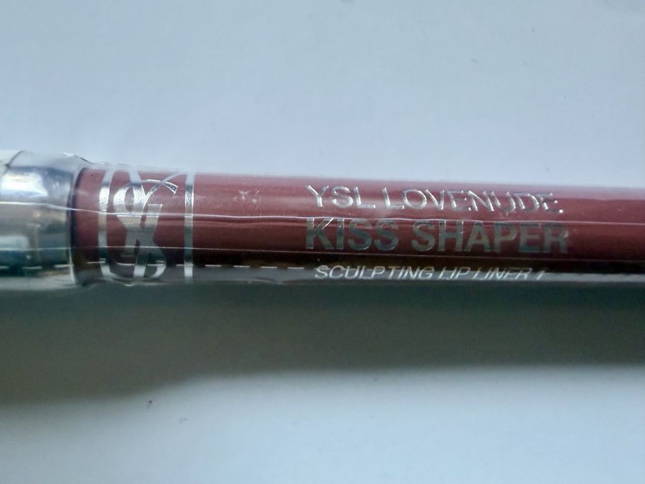 Konturowka do ust YSL nr 1