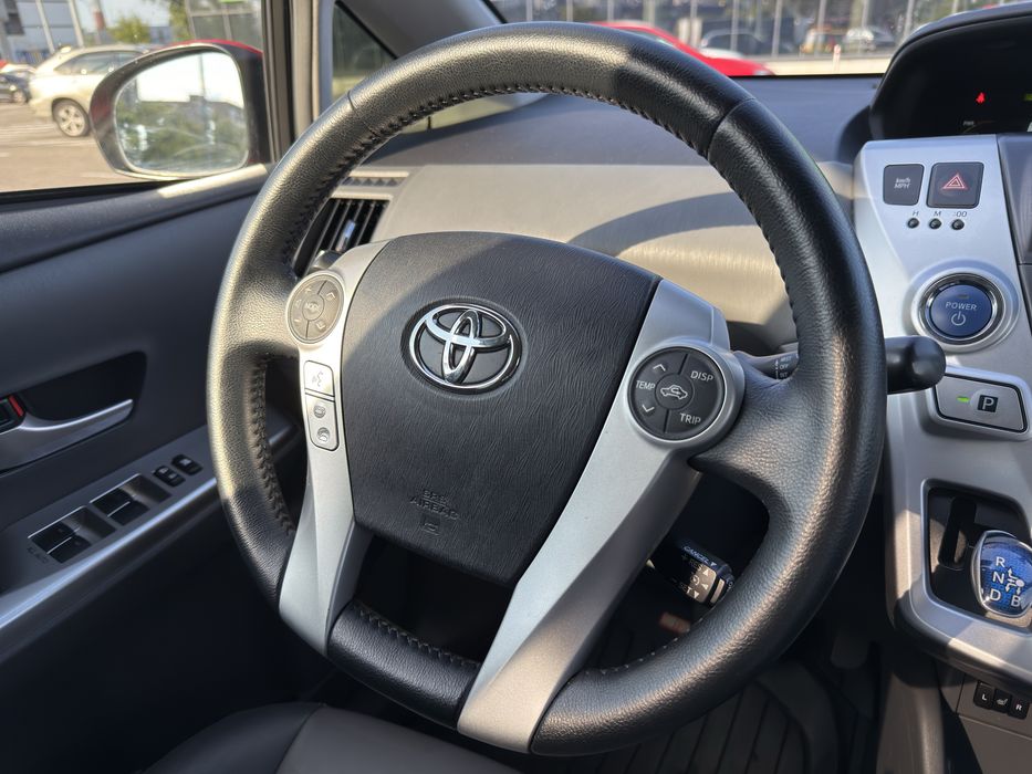 Toyota Prius V 2013
