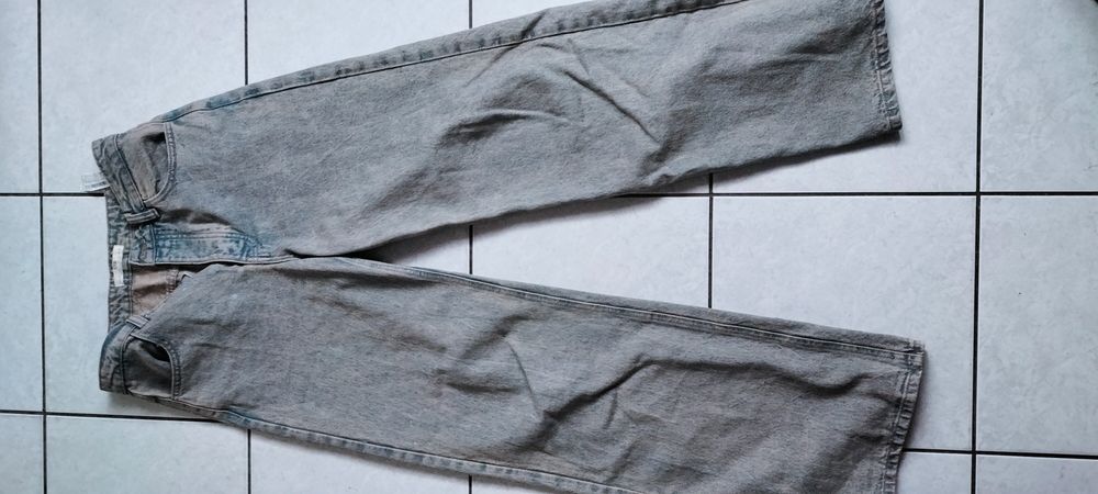 Spodnie jeansowe Stradivarius