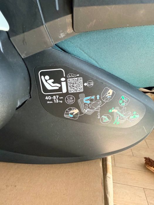 Автокресло Maksi-Cosi Pebble 360 вместе с базой FamilyFix 360