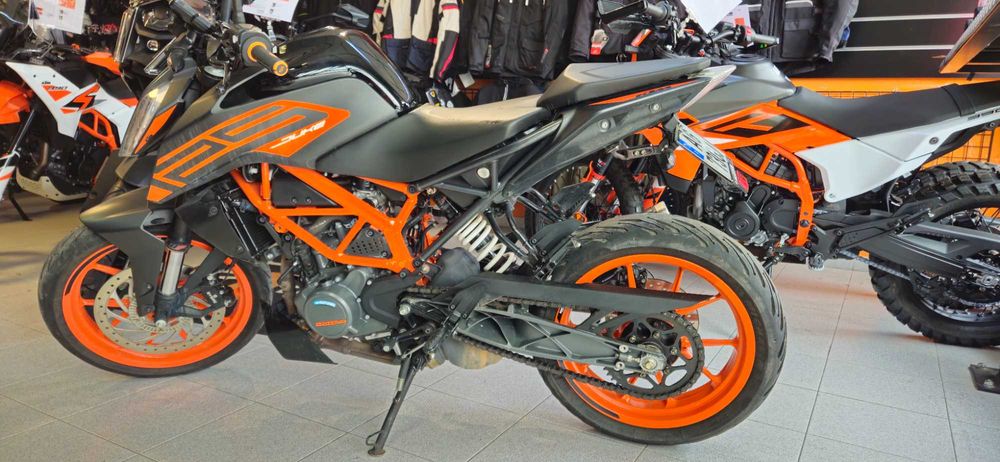 KTM  DUKE  125   -  2021