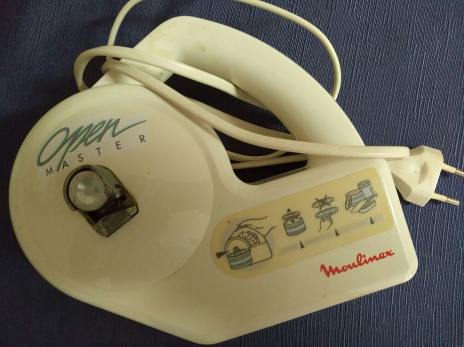 Electric can opener64751696995203121