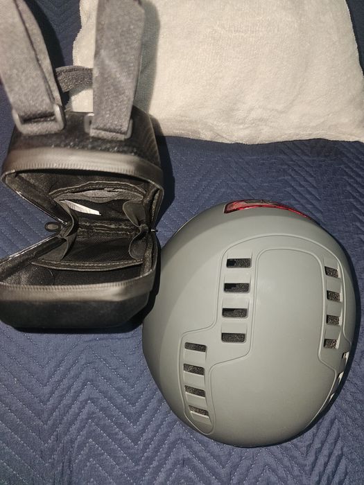 Vendo capacete e uma bolsa de trotinete