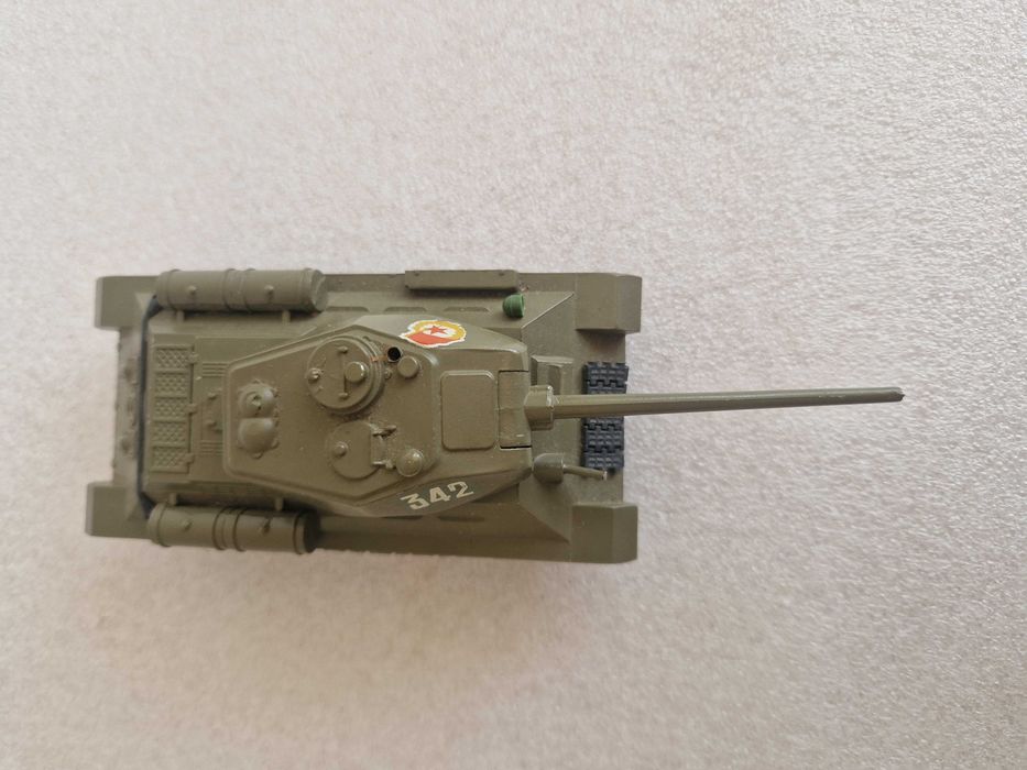 Танк Т-34 Арсенал. 1:43 масштаба. Модель от завода Арсенал