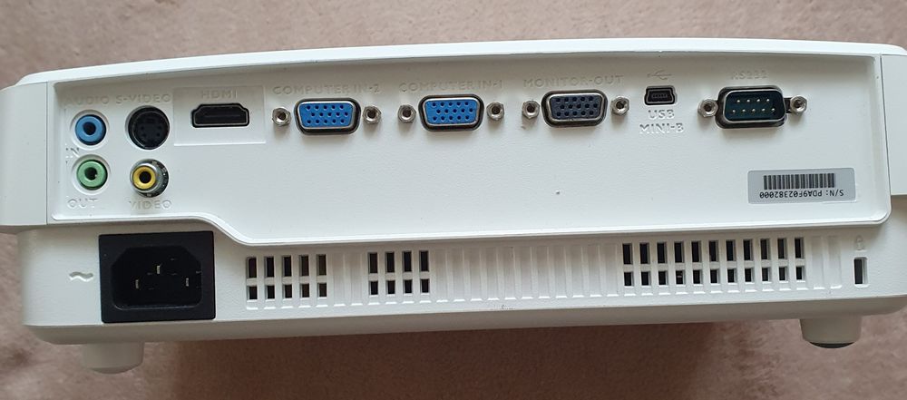 Sprzedam projektor BenQ MX525  w bardzo dobrym stanie technicznym  I wizualnym.
