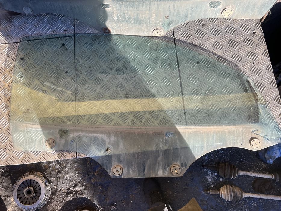 Стекло в дверь Хюндай купе hyundai coupe 96год