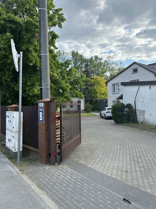 Biuro parterowe wolnostojące 48 metrów z parkingiem przy drodze