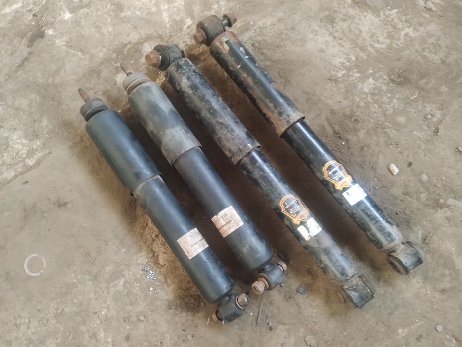 Продам комплект , Амортизаторов OPEL Frontera 1999 год
