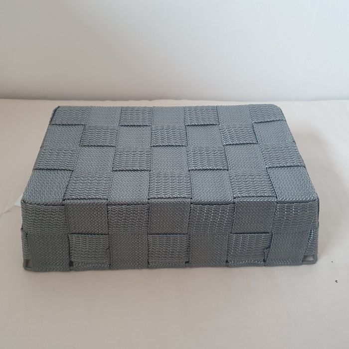 Szary koszyczek tekstylny