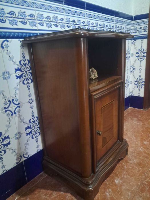 Móvel pequeno de apoio