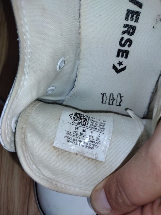 Białe skórzane trampki Converse