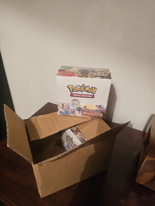 Booster box Paldea Evolved selada
