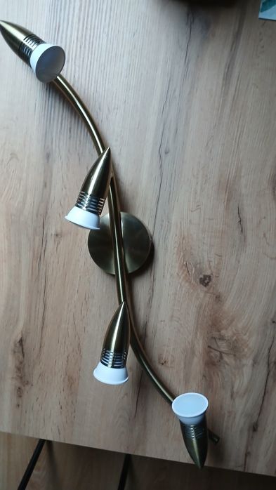Lampa sufitowa z ruchmymi halogenami