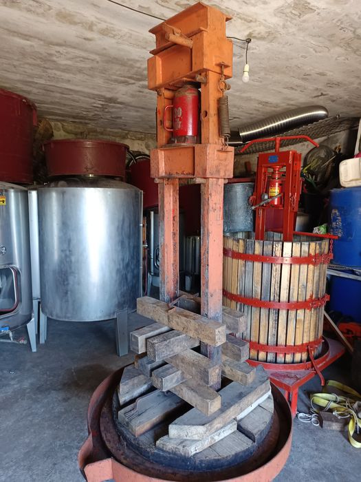 Prensa hidráulica uvas