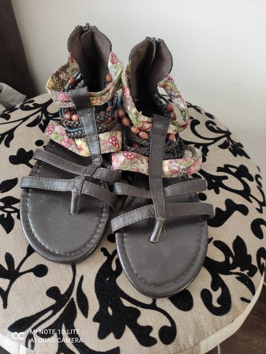 Босоніжки жіночі