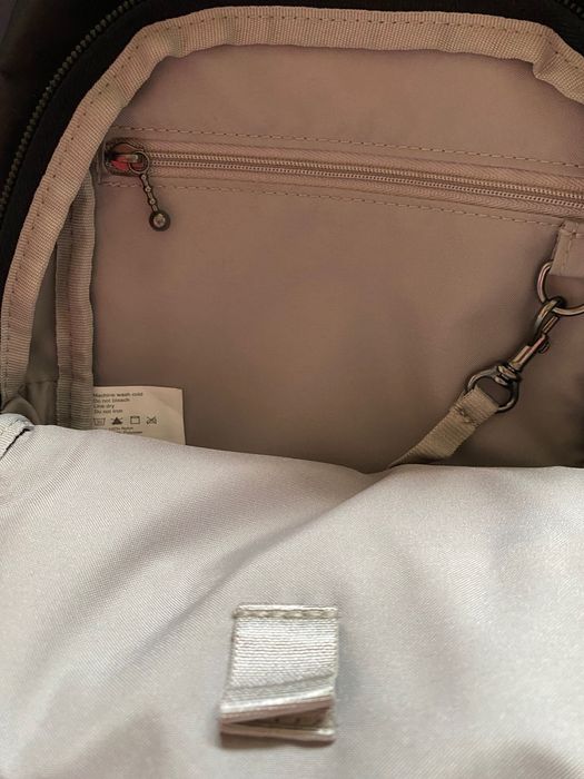 Сумка    Baggallini. Securtex Anti-Theft Daytripper Sling