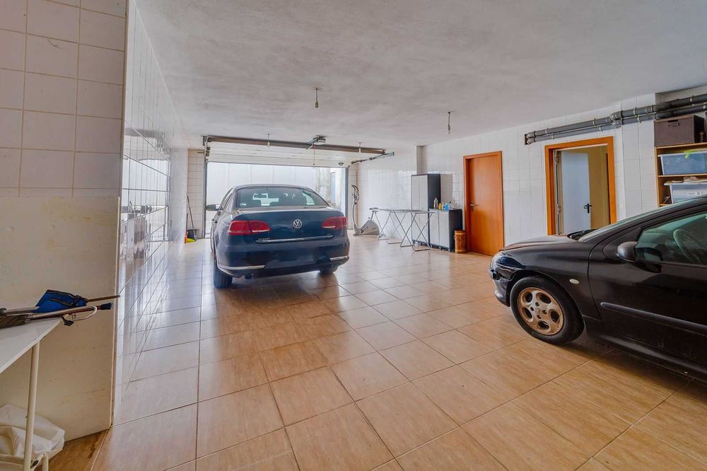 Vende-se Moradia - Casa