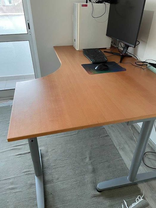 Secretária modelo Galant IKEA