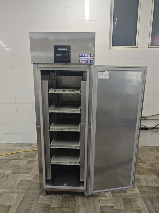 Пекарська холодильна шафа Liebherr BKPv 6570