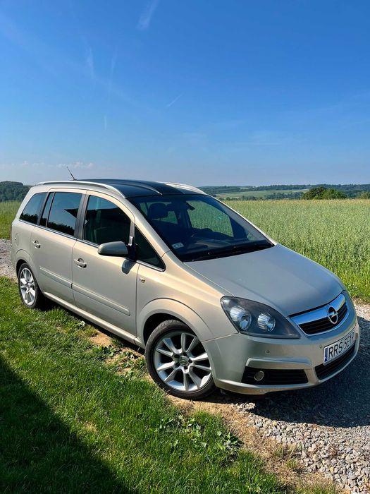 Opel ZAFIRA wersja Cosmo