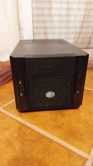 Caixa Mini-ITX Cooler Master Elite 130 em bom estado