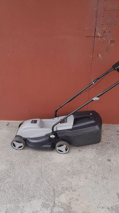 Продам  газонокосарку бу