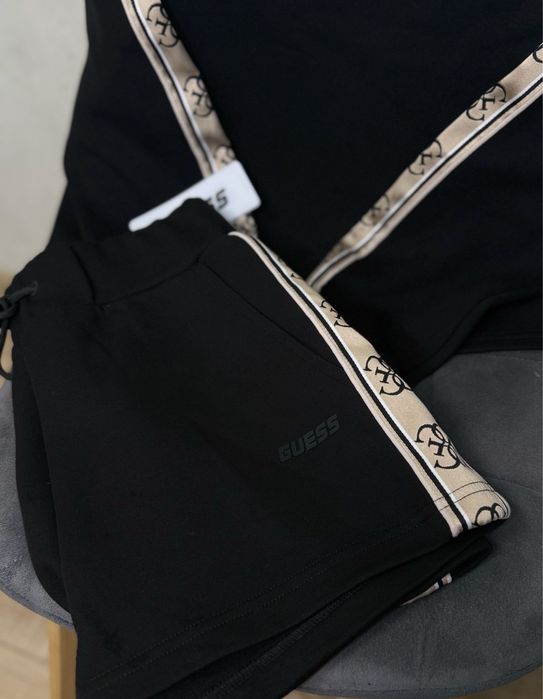 Костюм з шортами Guess M,L