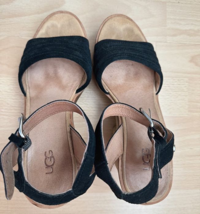 Sandały na obcasie UGG w stanie  dobrym rozmiar 39,5