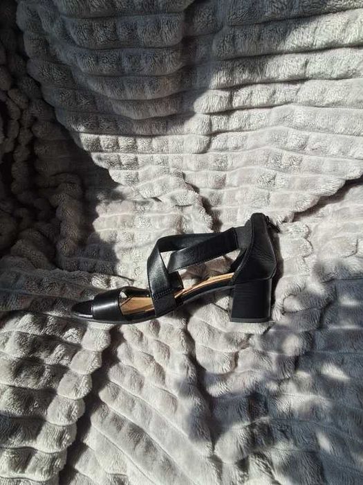 czarne, skórzane, eleganckie sandały na słupku Lasocki