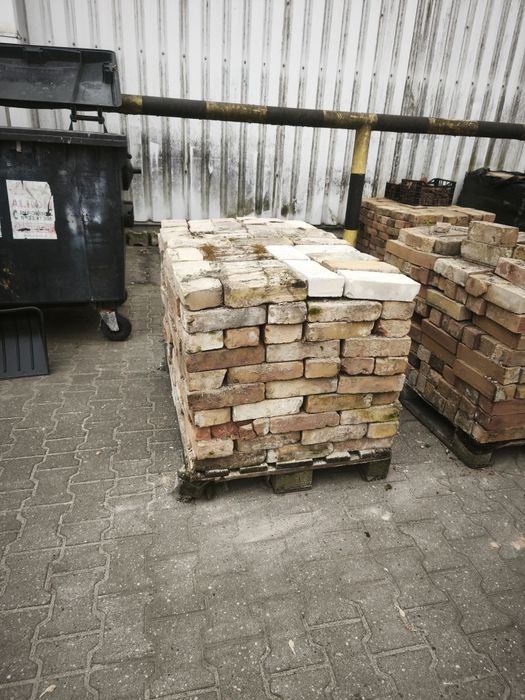 Cegła z XIX wieku recznie formowana